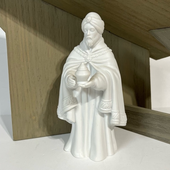 Vintage Avon Nativity Collectibles Magi Balthasar Bisque Porcelain Figurine 1982 - Picture 5 of 11